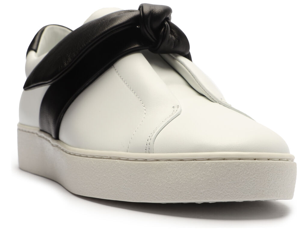 sneaker em nappa white com laco clarita em nappa soft black e solado emborrachado- *no modelo clarita sneaker, em especifico, aconselhamos a compra em-1
