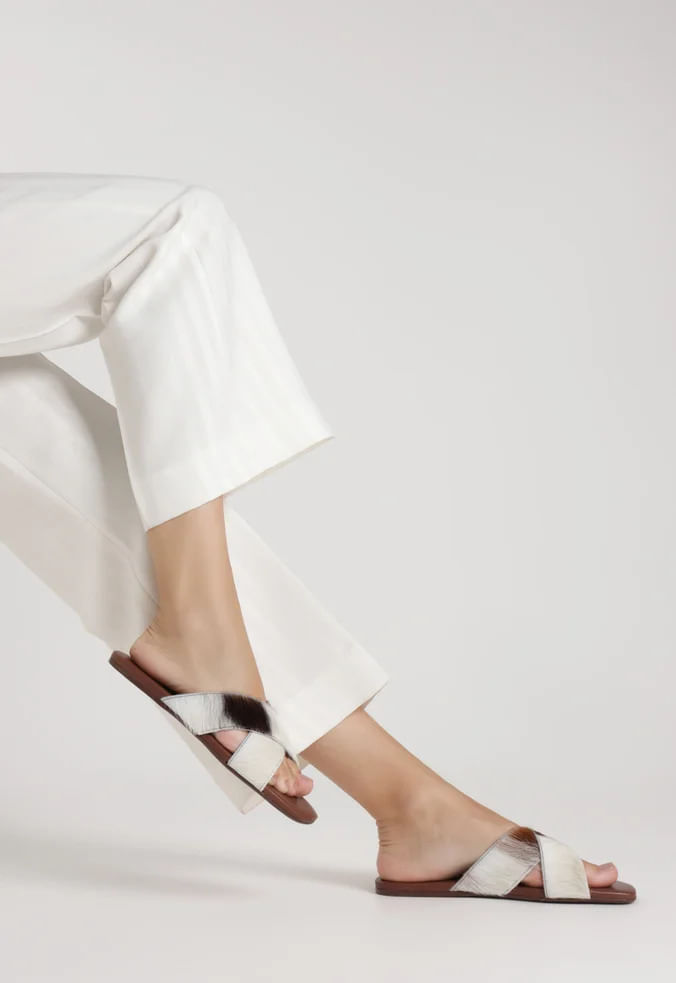 chinelo schutz casual flats bege e marrom-2