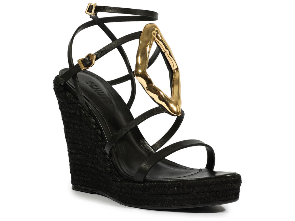 sandalia schutz anabela preta detalhe dourado 01599-2