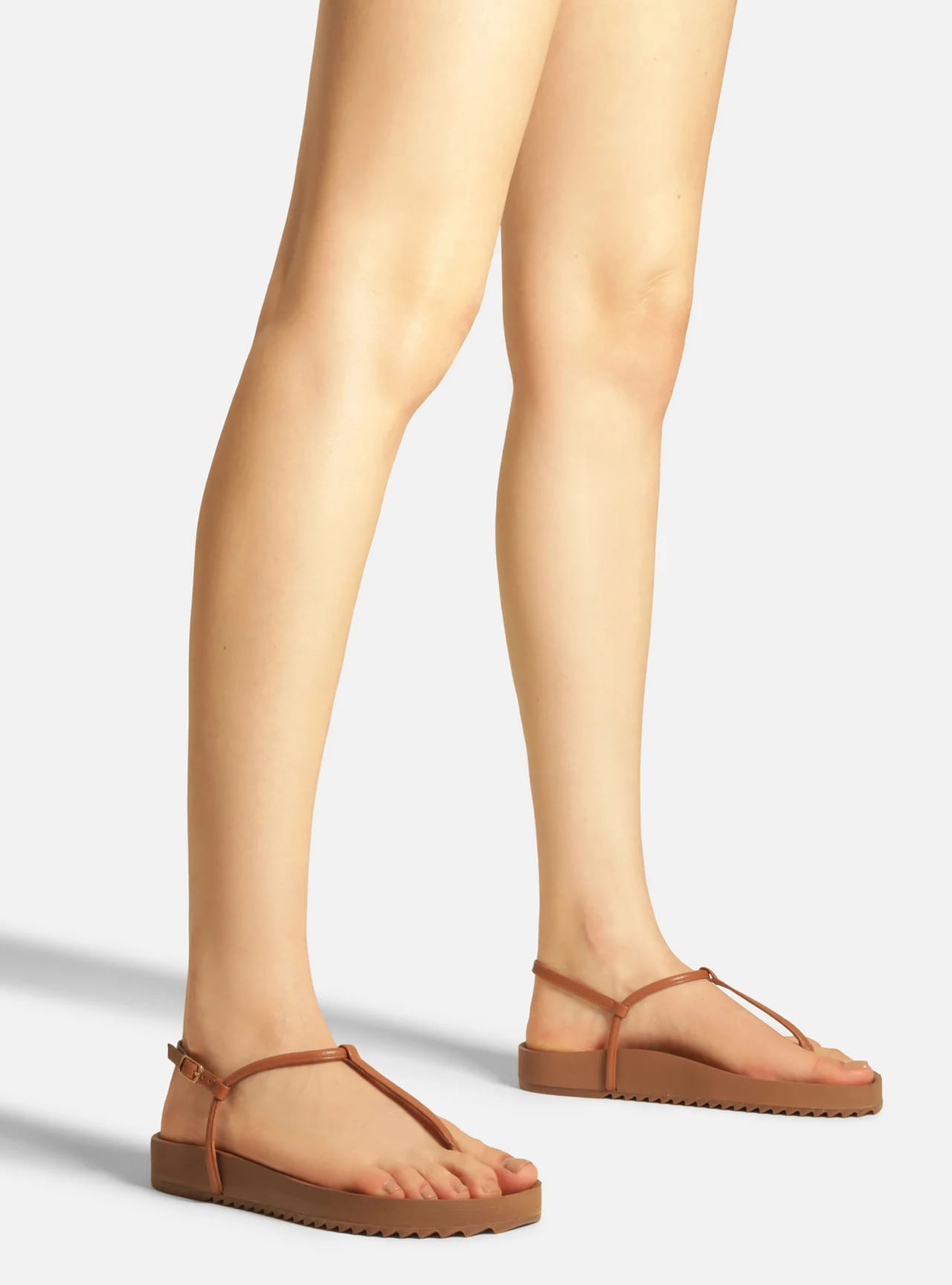 sandalia arezzo papete marrom flatform tiras slim-2