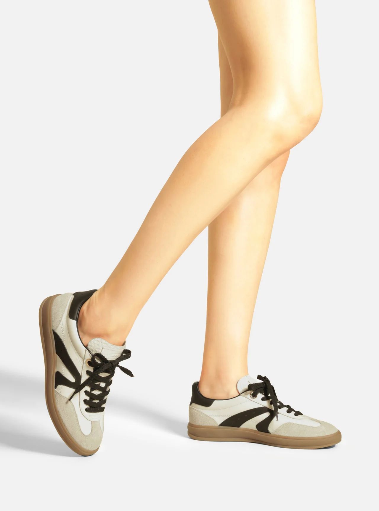 tenis arezzo branco camurca amarracao retro preto-2