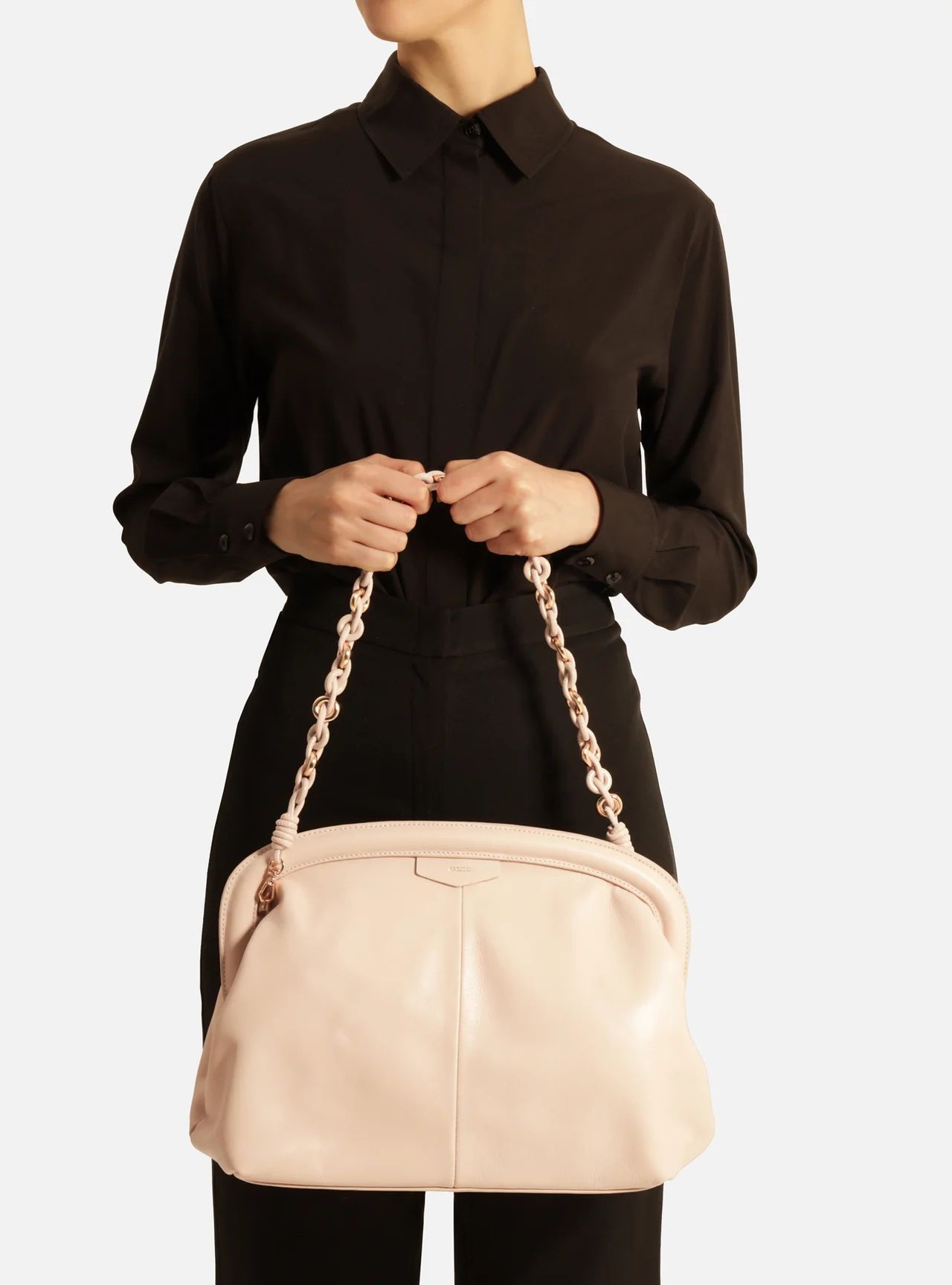 bolsa arezzo clutch bege couro grande alca corrente-2