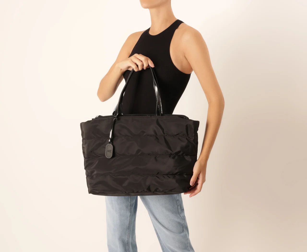 bolsa anacapri shopping grande nylon fluffy preta-2