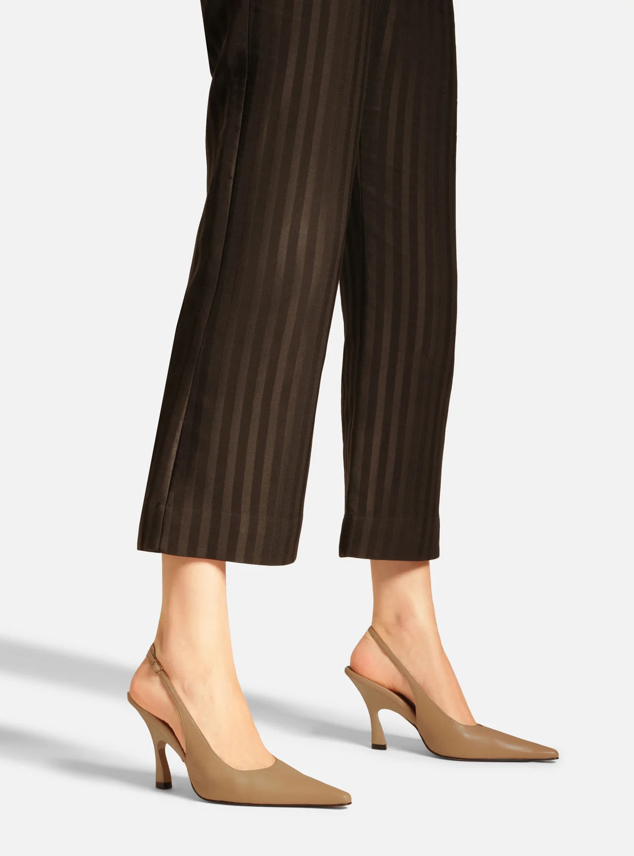 scarpin arezzo bege nut couro salto alto slingback-2