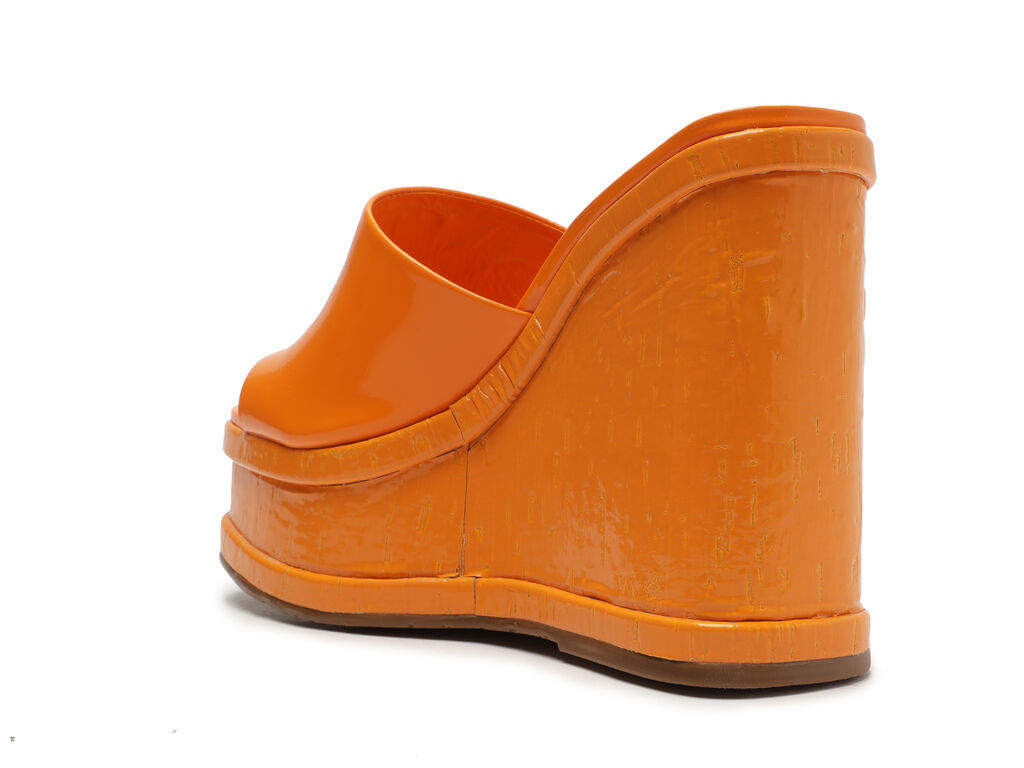 sandalia laranja verniz plataforma gia arezzo-3